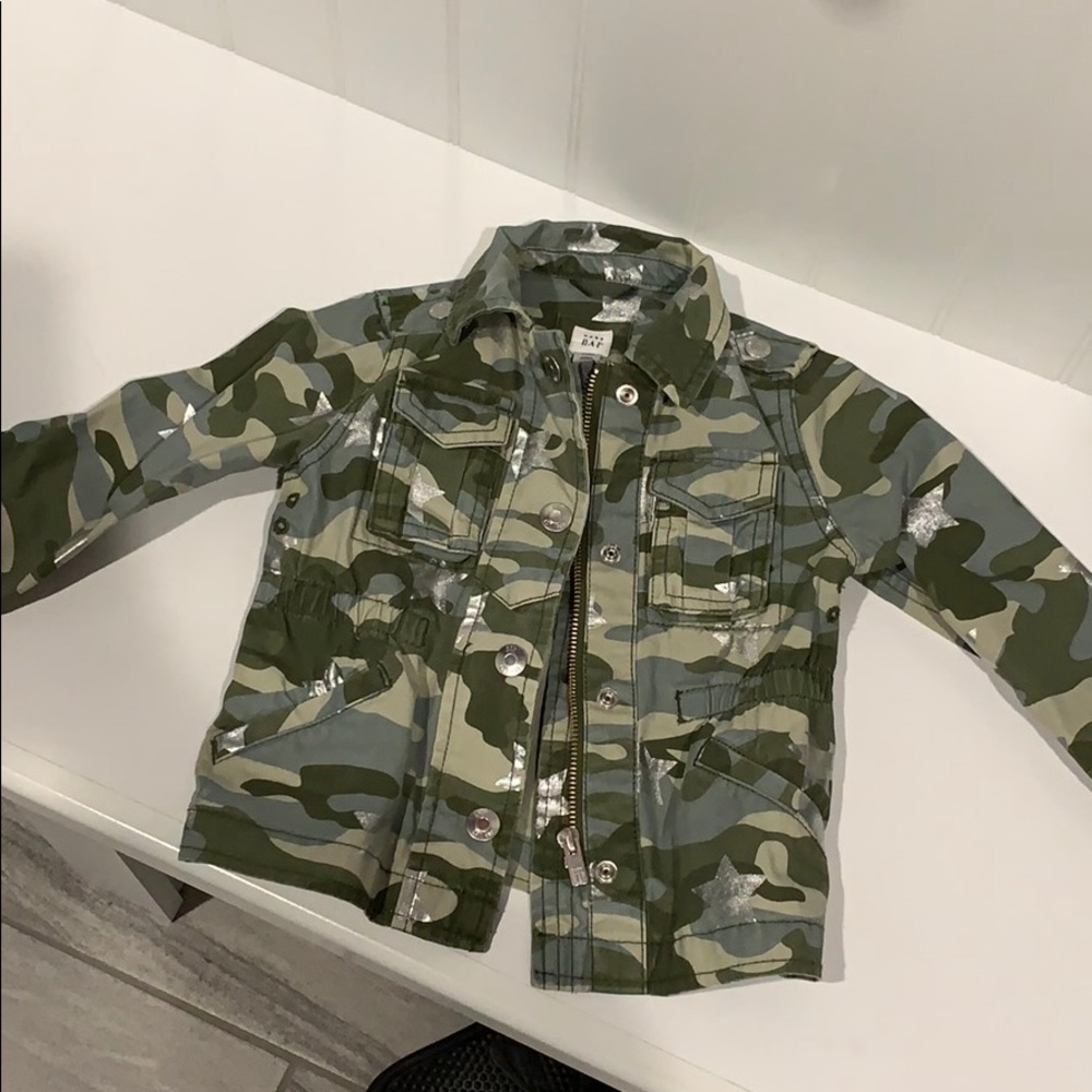 2T camo jacket work silver stars. LIKE NEW